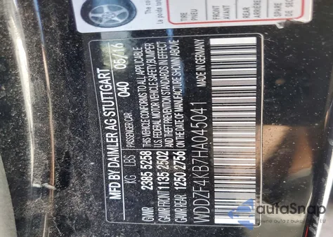 2017 Mercedes-Benz E 300 4Matic z USA, uszkodzony, nr VIN WDDZF4KB7HA045041